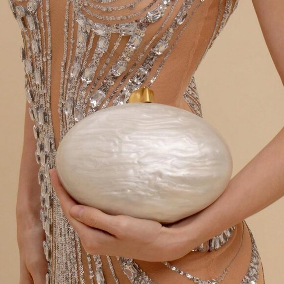 Lightweight Shell Acrylic Clutch with Gold Closure - Stylish Accessory for Women - Picture 3 of 7